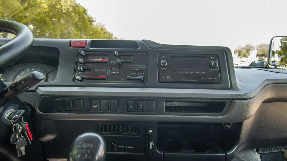 Used 2020 Toyota Coaster Bus in White – Infotainment / Touchscreen System for Sale at First Choice Cars Dubai Sharjah