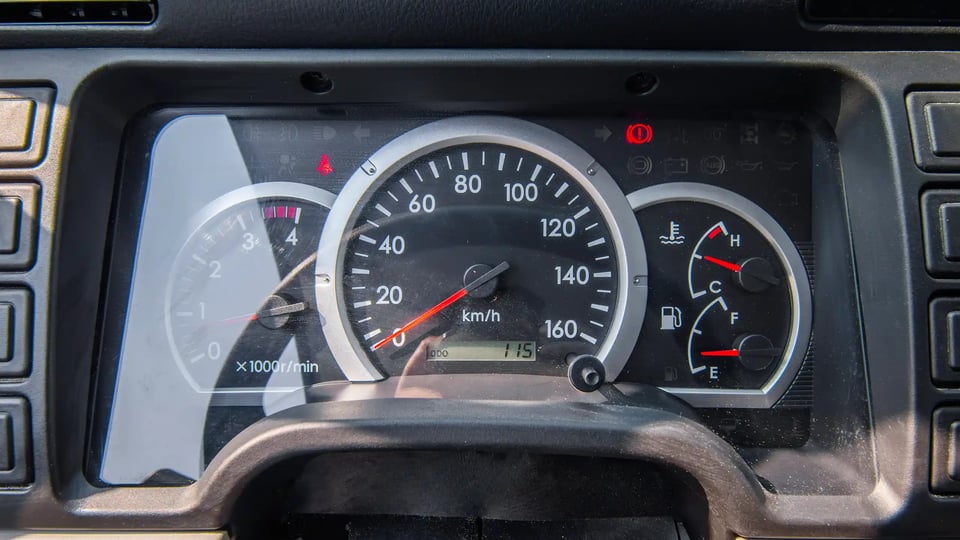 Used 2024 Mitsubishi Canter Tipper in White – Odometer / Mileage Reading View for Sale at First Choice Cars Dubai Sharjah