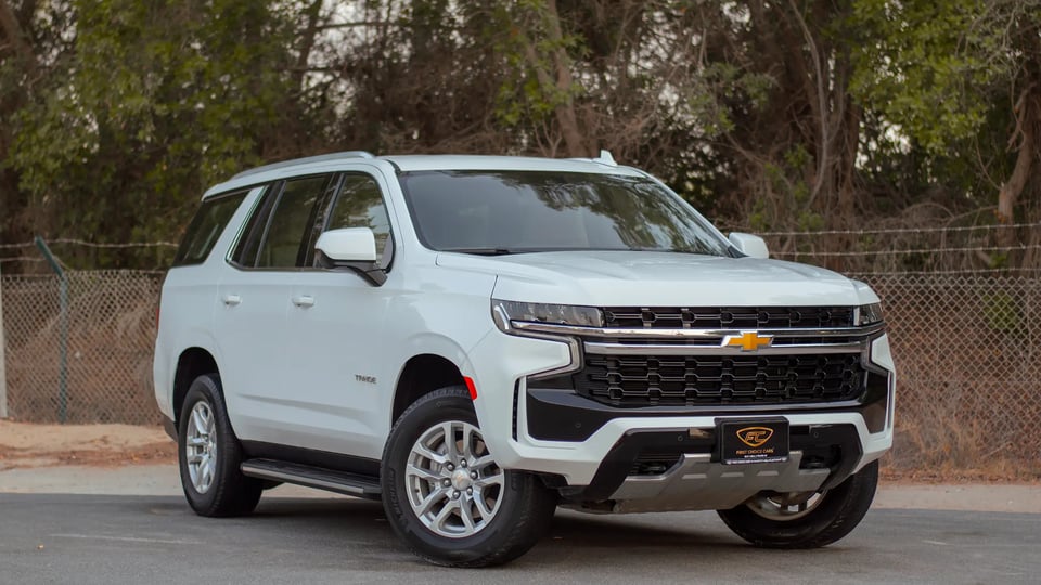 Used 2023 Chevrolet Tahoe LS in White – Right Front Diagonal (45°) View for Sale at First Choice Cars Dubai Sharjah