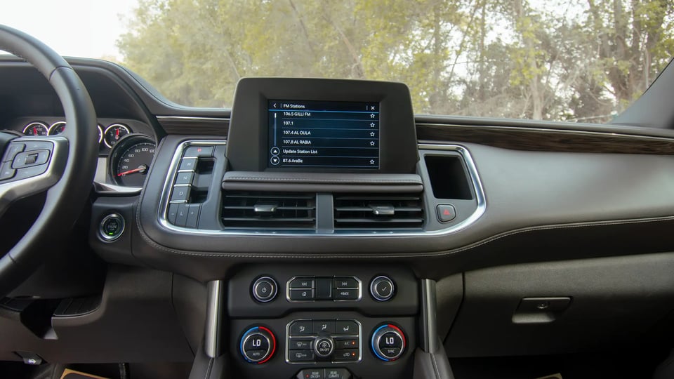 Used 2023 Chevrolet Tahoe LS in White – Infotainment / Touchscreen System for Sale at First Choice Cars Dubai Sharjah