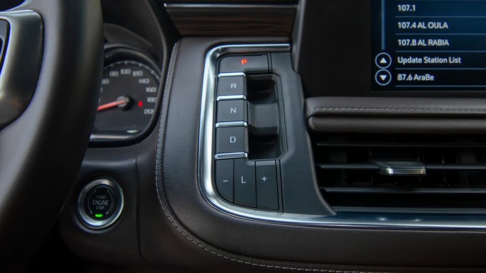 Used 2023 Chevrolet Tahoe LS in White – Center Console & Gear Shifter for Sale at First Choice Cars Dubai Sharjah