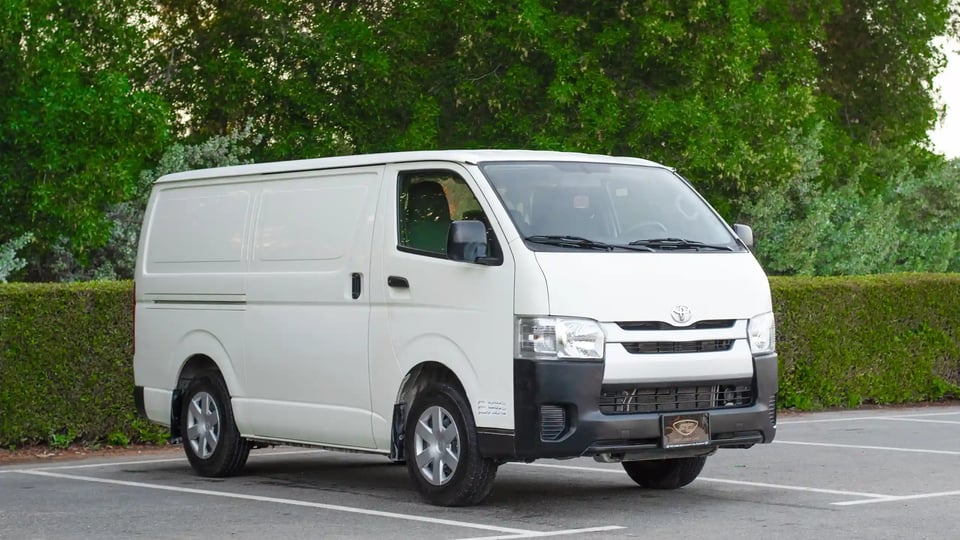 Used 2022 Toyota Hiace GL Standard Roof White – Right Front Diagonal (45°) View at First Choice Cars Sharjah