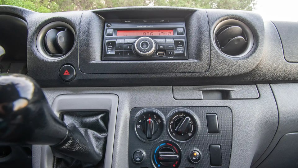 Used 2022 Nissan Urvan Standard Roof White – Infotainment / Touchscreen System at First Choice Cars Sharjah