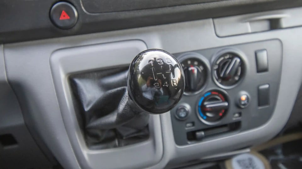 Used 2022 Nissan Urvan Standard Roof White – Center Console & Gear Shifter at First Choice Cars Sharjah