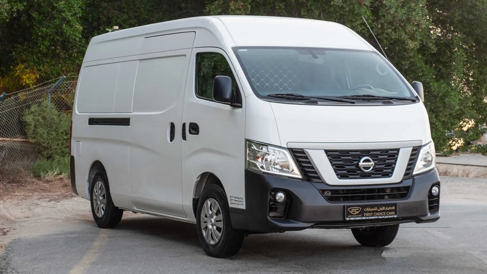 Used 2022 Nissan Urvan High Roof in White – Right Front Diagonal (45°) View for Sale at First Choice Cars Dubai Sharjah