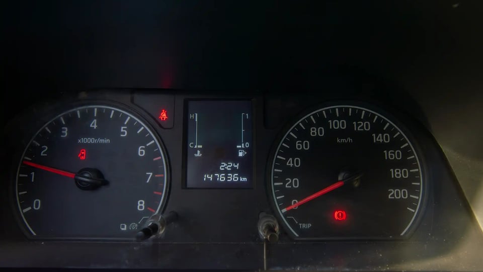 Used 2022 Nissan Urvan High Roof in White – Odometer / Mileage Reading View for Sale at First Choice Cars Dubai Sharjah