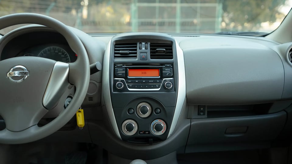 Used 2022 Nissan Sunny SV in White – Infotainment / Touchscreen System for Sale at First Choice Cars Dubai Sharjah