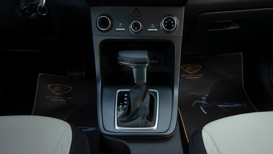 Used 2022 Hyundai Creta Smart in Blue – Center Console & Gear Shifter for Sale at First Choice Cars Dubai Sharjah