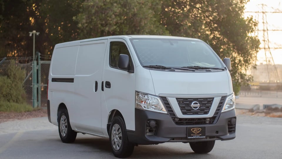 Used 2021 Nissan Urvan Standard Roof in White – Right Front Diagonal (45°) View for Sale at First Choice Cars Dubai Sharjah