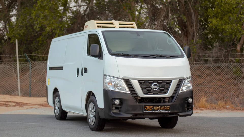 Used 2021 Nissan Urvan Standard Roof in White – Right Front Diagonal (45°) View for Sale at First Choice Cars Dubai Sharjah