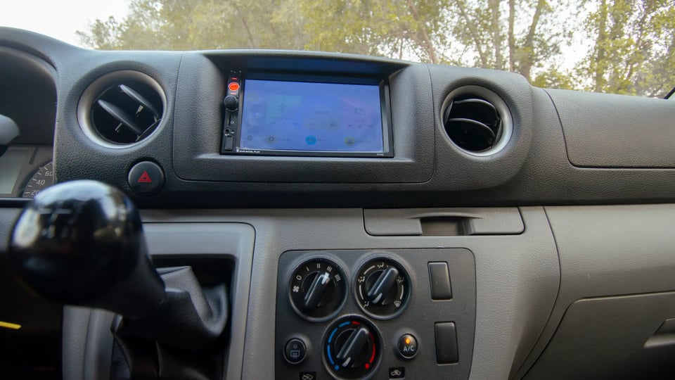 Used 2021 Nissan Urvan Standard Roof in White – Infotainment / Touchscreen System for Sale at First Choice Cars Dubai Sharjah