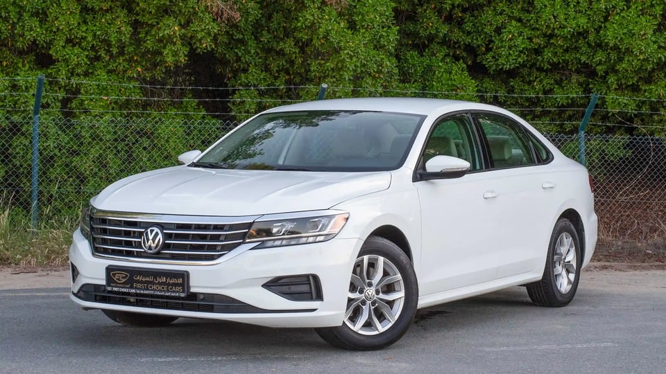 Used 2020 Volkswagen Passat Trendline in White – Left Front Diagonal (45°) View for Sale at First Choice Cars Dubai Sharjah