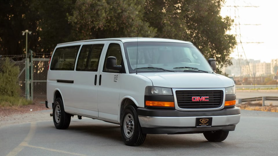 Used 2019 GMC Savana 3500 in White – Right Front Diagonal (45°) View for Sale at First Choice Cars Dubai Sharjah