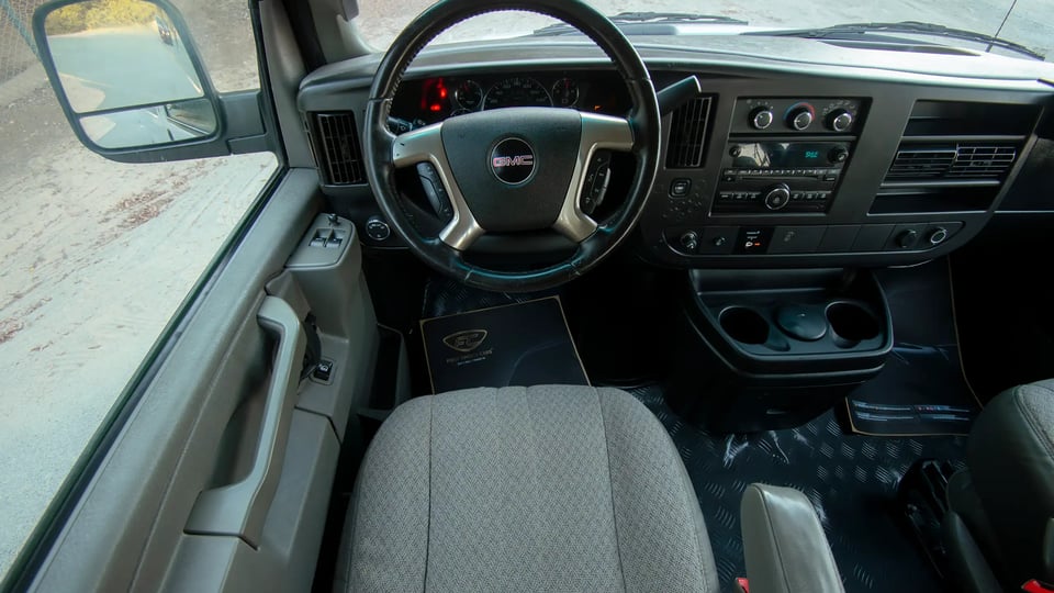 Used 2019 GMC Savana 3500 in White – Steering Wheel & Instrument Cluster for Sale at First Choice Cars Dubai Sharjah