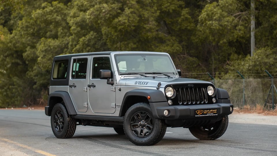 Used 2018 Jeep Wrangler Unlimited Willys Wheeler in Silver – Right Front Diagonal (45°) View for Sale at First Choice Cars Dubai Sharjah