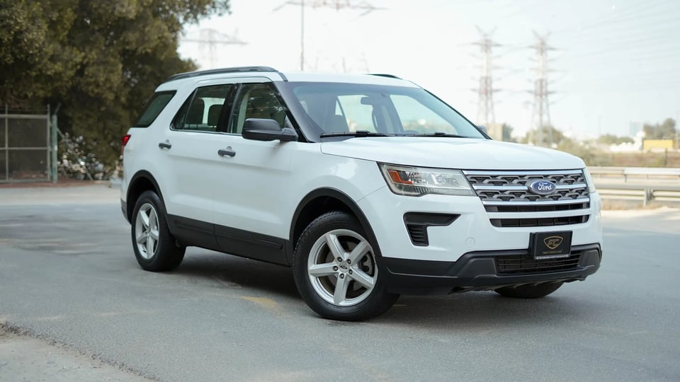 Used 2018 Ford Explorer XLT White – Right Front Diagonal (45°) View at First Choice Cars Sharjah