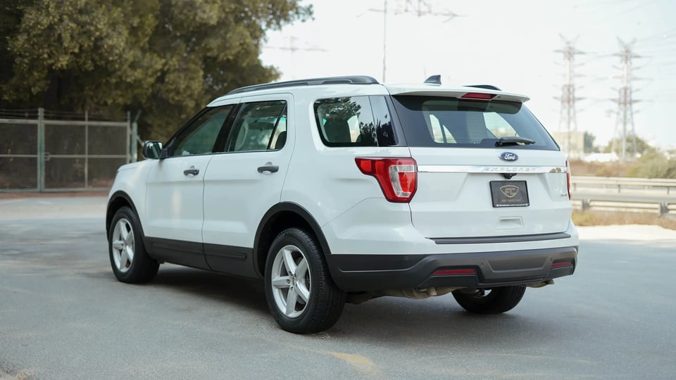 Used 2018 Ford Explorer XLT White – Left Back Diagonal (45°) View at First Choice Cars Sharjah
