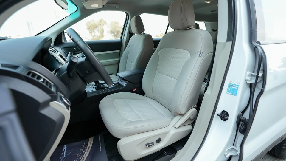 Used 2018 Ford Explorer XLT White – Front Driver Side Cabin View at First Choice Cars Sharjah