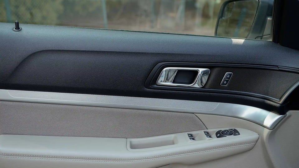 Used 2018 Ford Explorer XLT White – Driver Door Panel Full View at First Choice Cars Sharjah