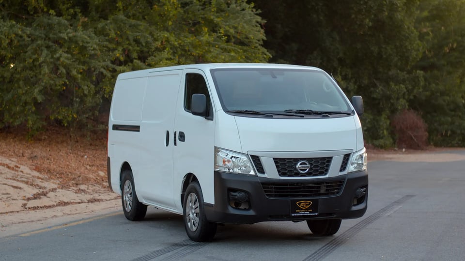 Used 2016 Nissan Urvan Standard Roof in White – Right Front Diagonal (45°) View for Sale at First Choice Cars Dubai Sharjah