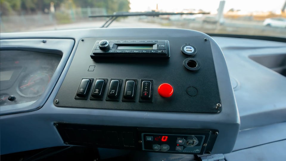 Used 2022 Ashok Leyland Oyster Bus in White – Infotainment / Touchscreen System for Sale at First Choice Cars Dubai Sharjah