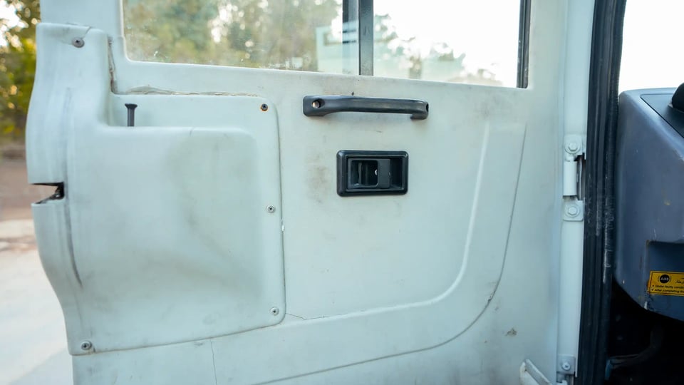 Used 2022 Ashok Leyland Oyster Bus in White – Driver Door Panel Full View for Sale at First Choice Cars Dubai Sharjah