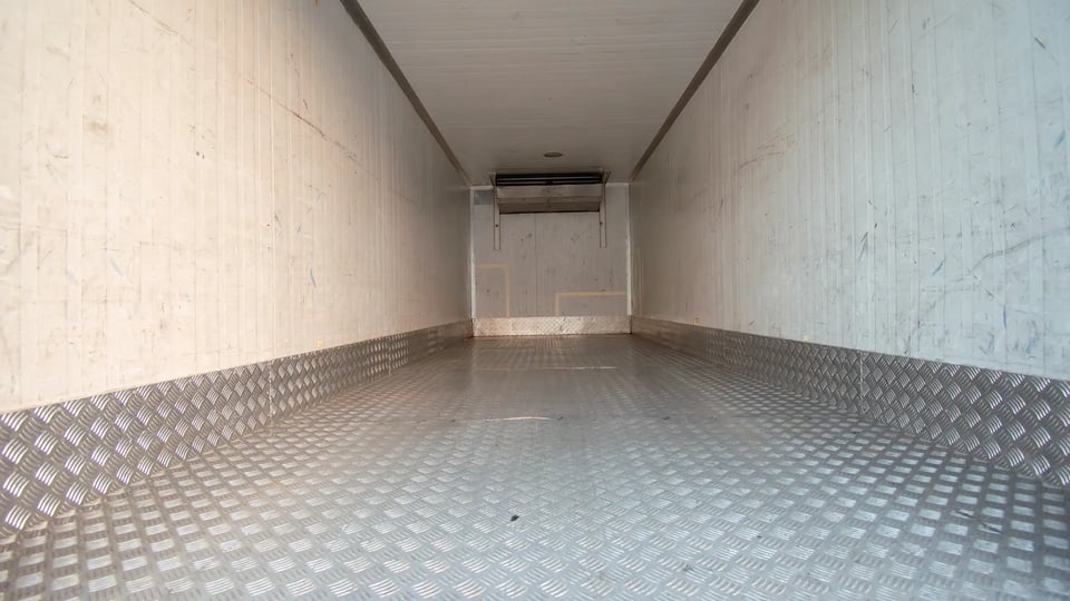 Used 2016 Isuzu NPR Freezer Box in White – Freezer Box Rear Opening View for Sale at First Choice Cars Dubai Sharjah