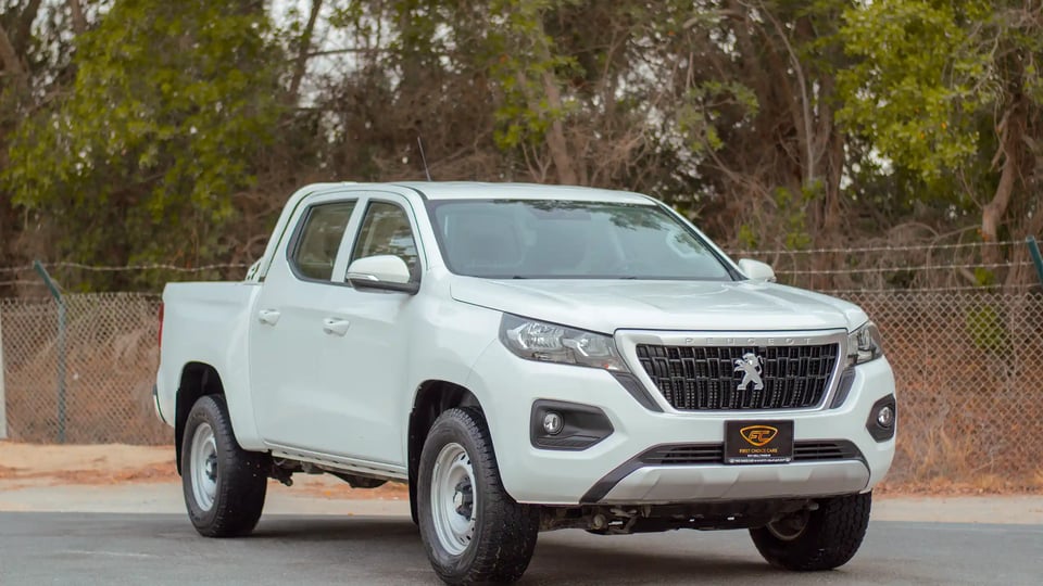 Used 2023 Peugeot Landtrek Double Cabin in White – Right Front Diagonal (45°) View for Sale at First Choice Cars Dubai Sharjah