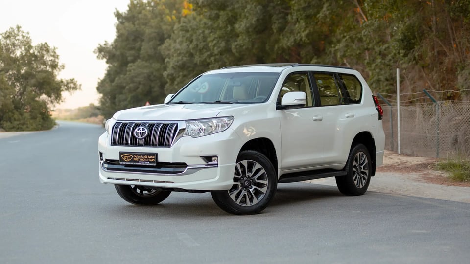 Used 2022 Toyota Prado GXR in White – Left Front Diagonal (45°) View for Sale at First Choice Cars Dubai Sharjah