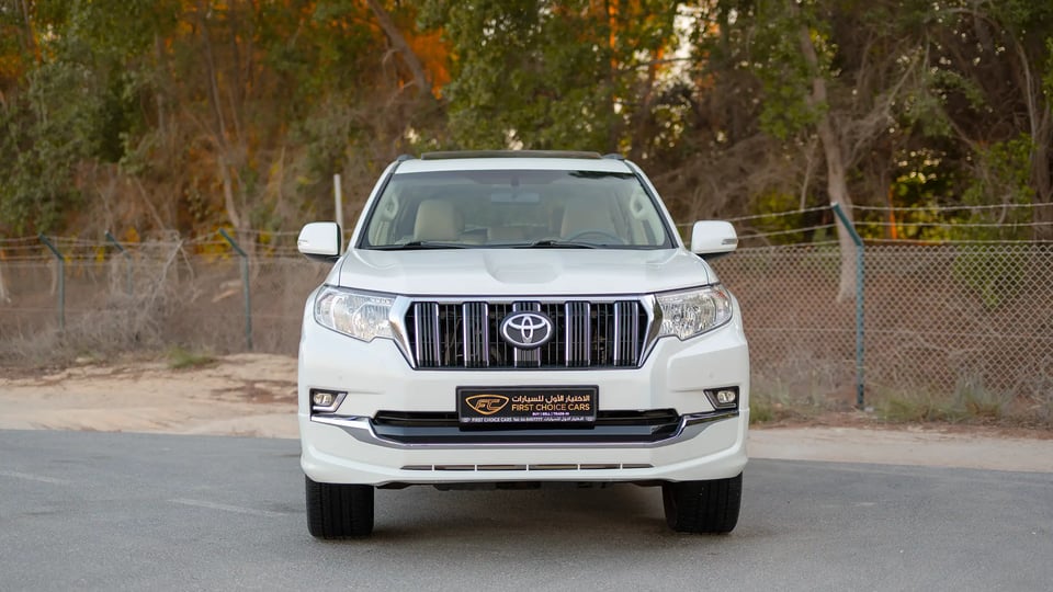 Used 2022 Toyota Prado GXR in White – Front View for Sale at First Choice Cars Dubai Sharjah