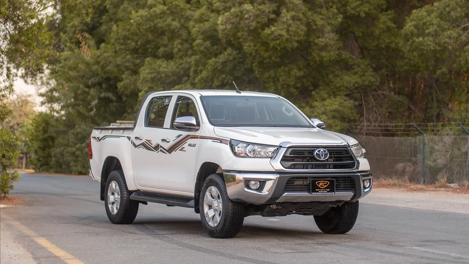 Used 2024 Toyota Hilux DLX Double Cabin in White – Right Front Diagonal (45°) View for Sale at First Choice Cars Dubai Sharjah
