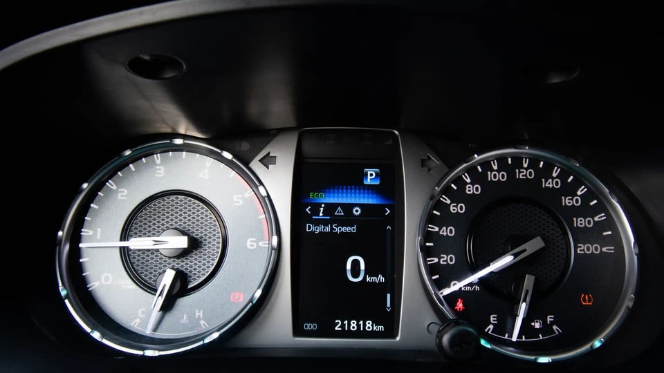 Used 2024 Toyota Hilux DLX Double Cabin in White – Odometer / Mileage Reading View for Sale at First Choice Cars Dubai Sharjah