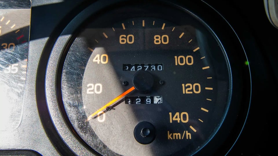 Used 2016 Isuzu FSR Cargo Body in Yellow – Odometer / Mileage Reading View for Sale at First Choice Cars Dubai Sharjah