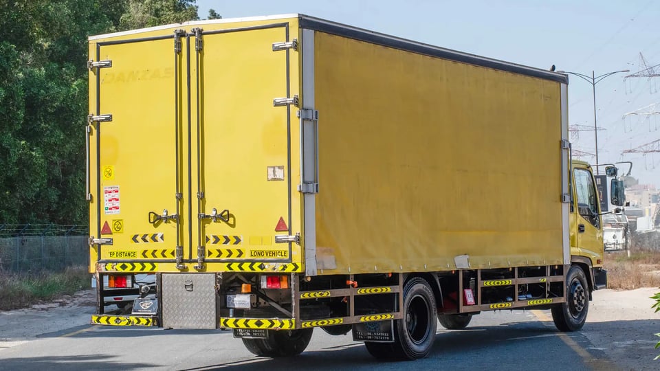 Used 2016 Isuzu FSR Cargo Body in Yellow – Right Back Diagonal (45°) View for Sale at First Choice Cars Dubai Sharjah