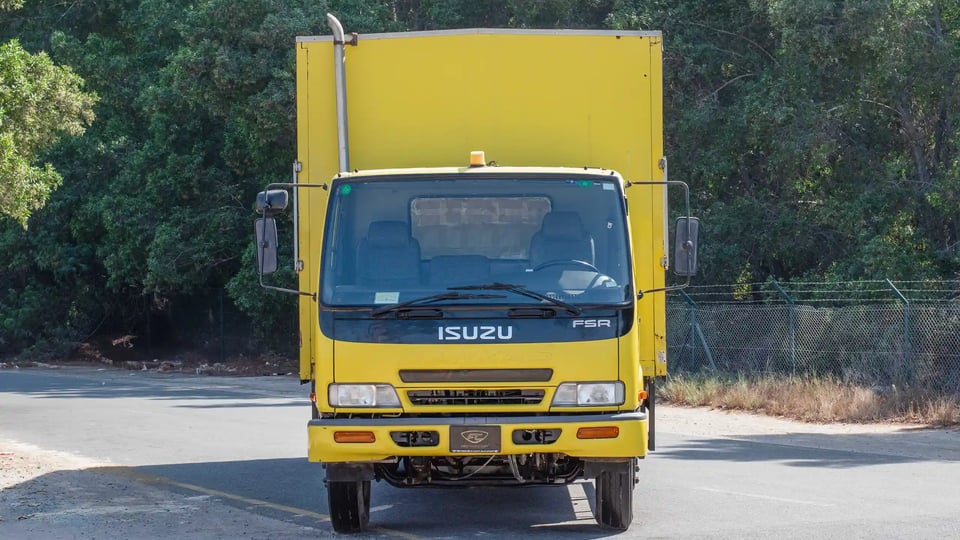 Used 2016 Isuzu FSR Cargo Body in Yellow – Front View for Sale at First Choice Cars Dubai Sharjah