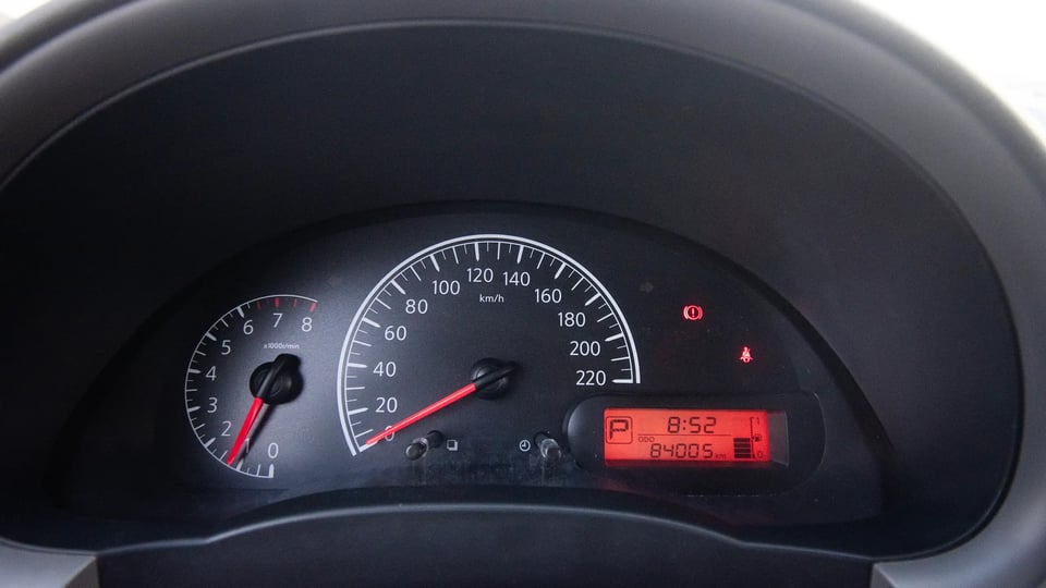 Used 2023 Nissan Sunny SV in White – Odometer / Mileage Reading View for Sale at First Choice Cars Dubai Sharjah