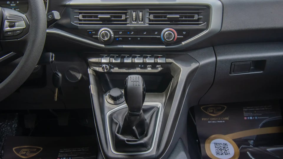 Used 2023 Peugeot Landtrek Double Cabin in Silver – Center Console & Gear Shifter for Sale at First Choice Cars Dubai Sharjah