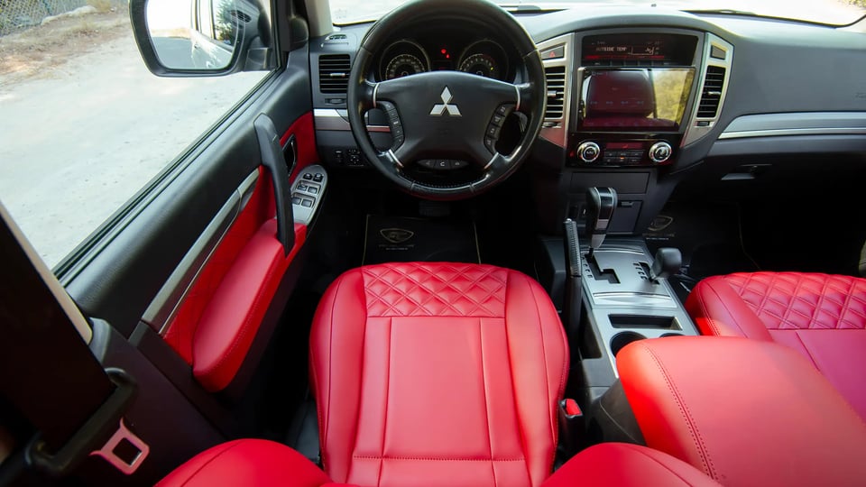 Used 2022 Mitsubishi Pajero GLS in White – Steering Wheel & Instrument Cluster for Sale at First Choice Cars Dubai Sharjah