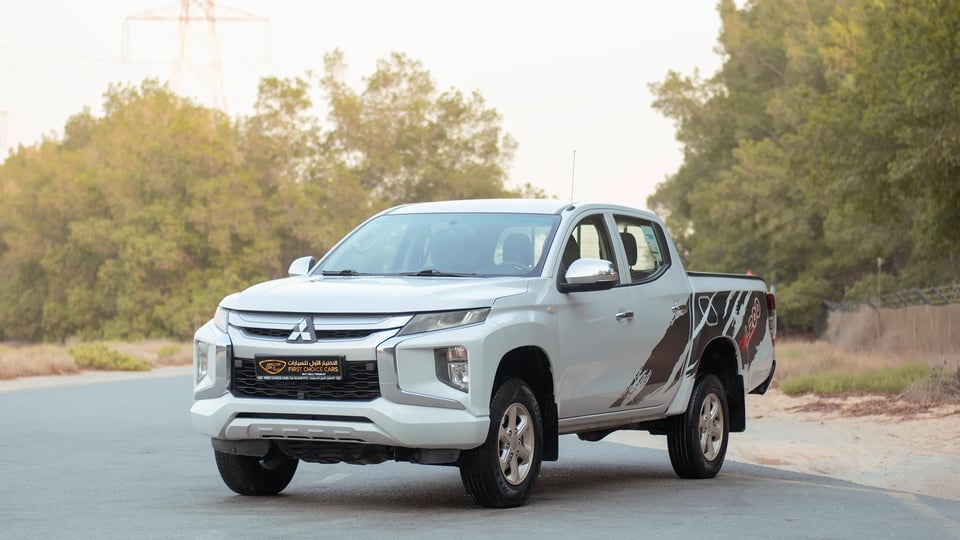 Used 2020 Mitsubishi L200 GLX Double Cabin White – Left Front Diagonal (45°) View at First Choice Cars Sharjah
