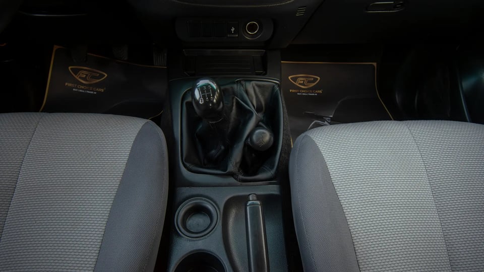 Used 2020 Mitsubishi L200 GLX Double Cabin White – Center Console & Gear Shifter at First Choice Cars Sharjah