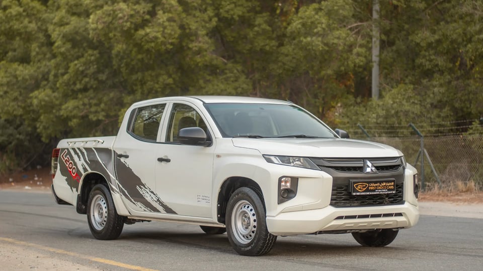 Used 2021 Mitsubishi L200 GL Double Cabin in White – Right Front Diagonal (45°) View for Sale at First Choice Cars Dubai Sharjah
