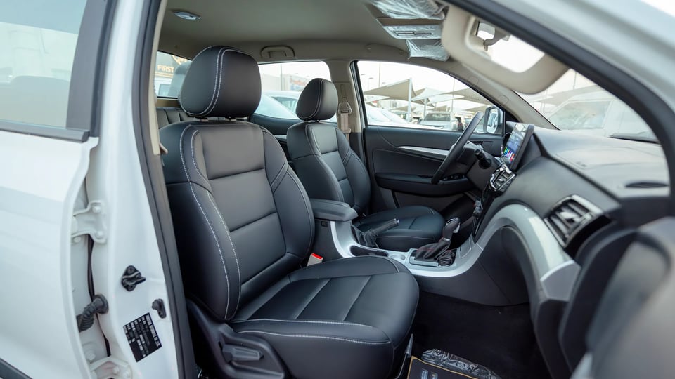 Used 2025 Dongfeng Rich 6 Double Cabin in White – Front Passenger Side Cabin View for Sale at First Choice Cars Dubai Sharjah