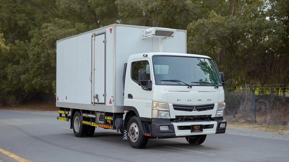 Used 2020 Mitsubishi Canter Chiller Box in White – Right Front Diagonal (45°) View for Sale at First Choice Cars Dubai Sharjah