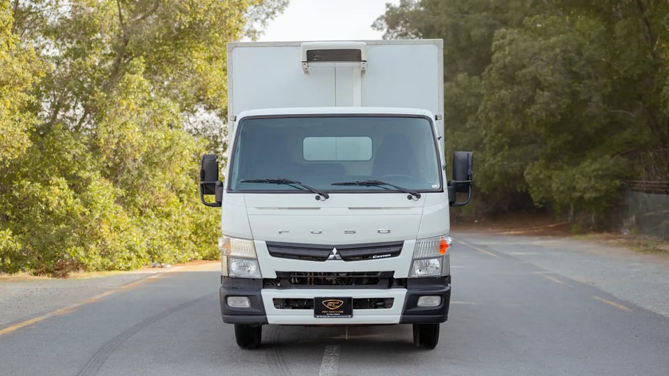 Used 2020 Mitsubishi Canter Chiller Box in White – Front View for Sale at First Choice Cars Dubai Sharjah