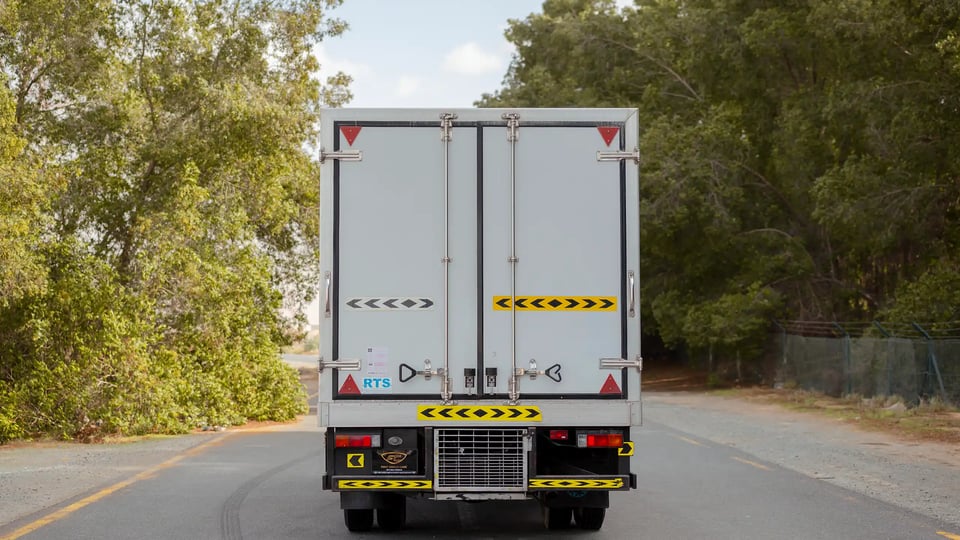 Used 2020 Mitsubishi Canter Chiller Box in White – Back/Rear View for Sale at First Choice Cars Dubai Sharjah