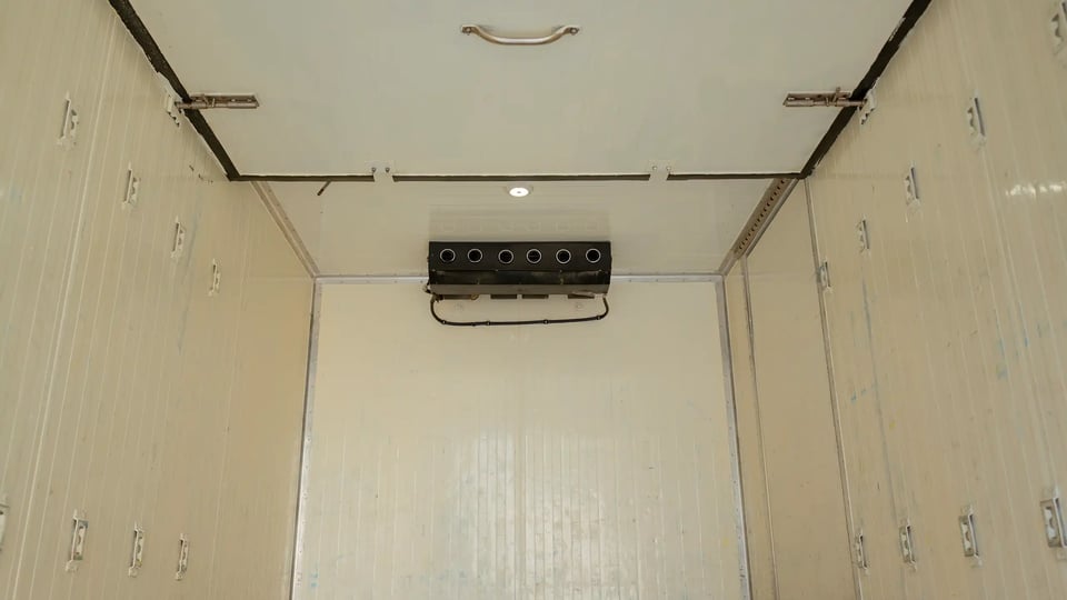 Used 2020 Mitsubishi Canter Chiller Box in White – Chiller Cooling Unit View for Sale at First Choice Cars Dubai Sharjah