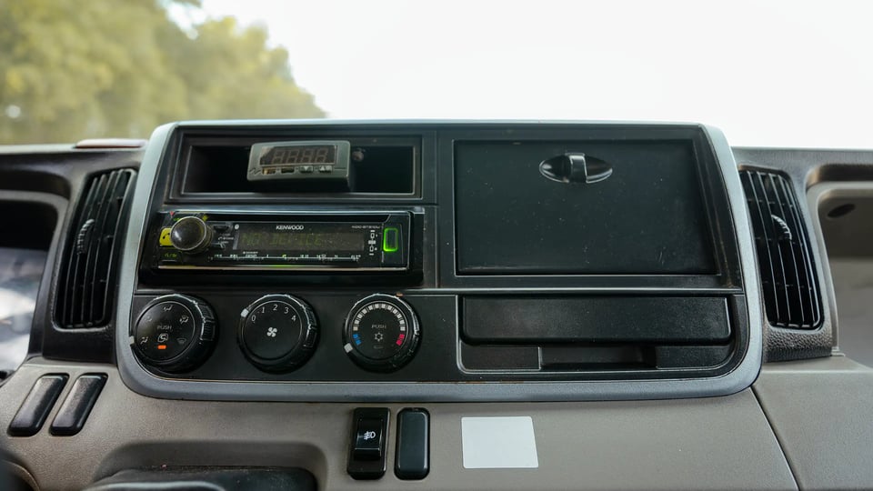 Used 2020 Mitsubishi Canter Chiller Box in White – Infotainment / Touchscreen System for Sale at First Choice Cars Dubai Sharjah