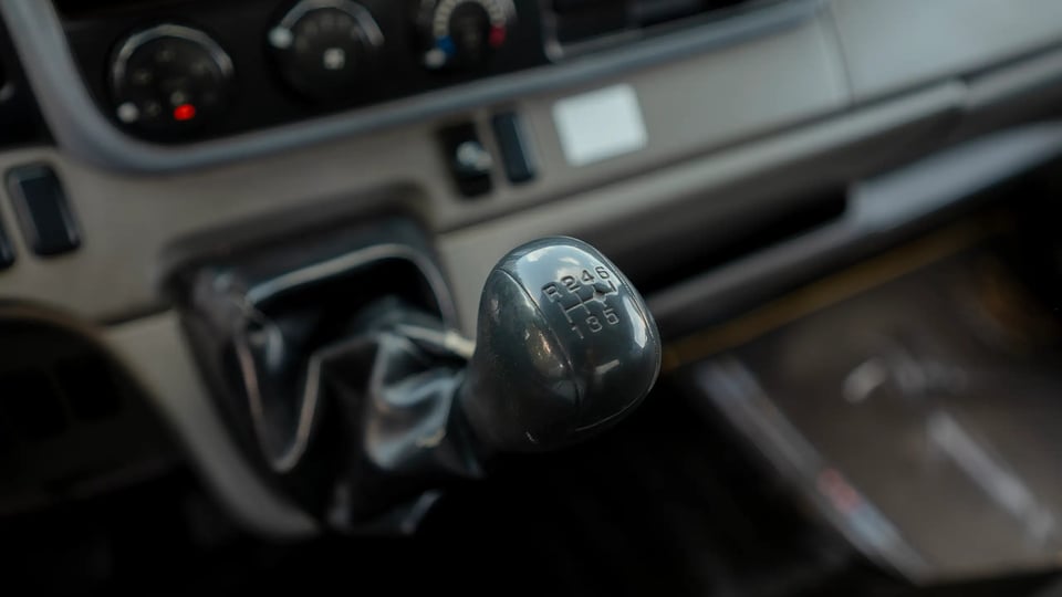 Used 2020 Mitsubishi Canter Chiller Box in White – Center Console & Gear Shifter for Sale at First Choice Cars Dubai Sharjah