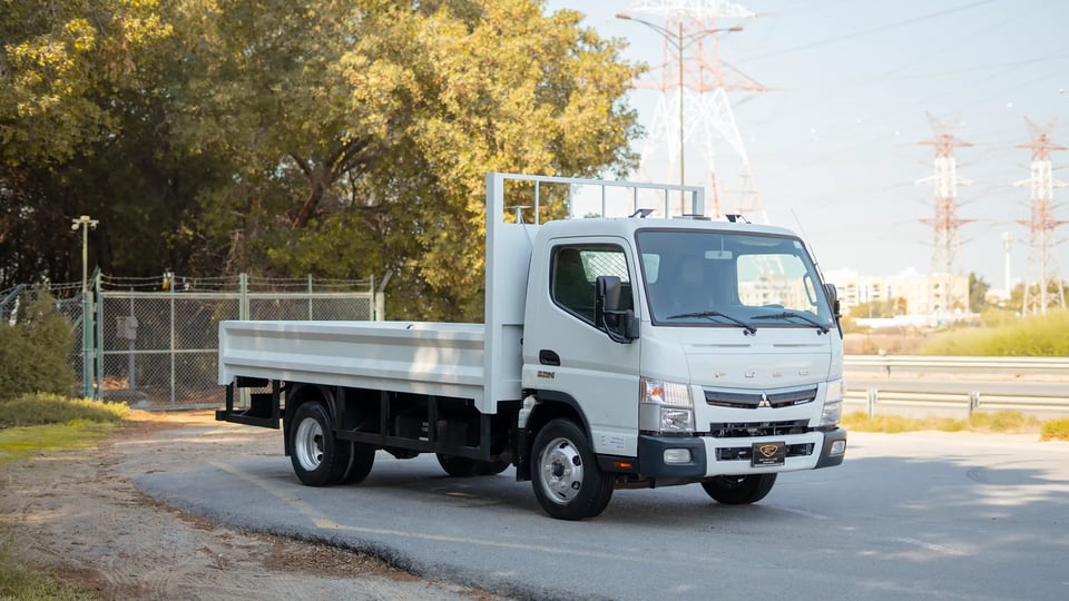 Used 2022 Mitsubishi Canter Cargo Body in White – Right Front Diagonal (45°) View for Sale at First Choice Cars Dubai Sharjah