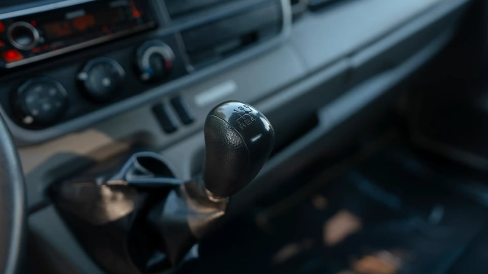 Used 2022 Mitsubishi Canter Cargo Body in White – Center Console & Gear Shifter for Sale at First Choice Cars Dubai Sharjah